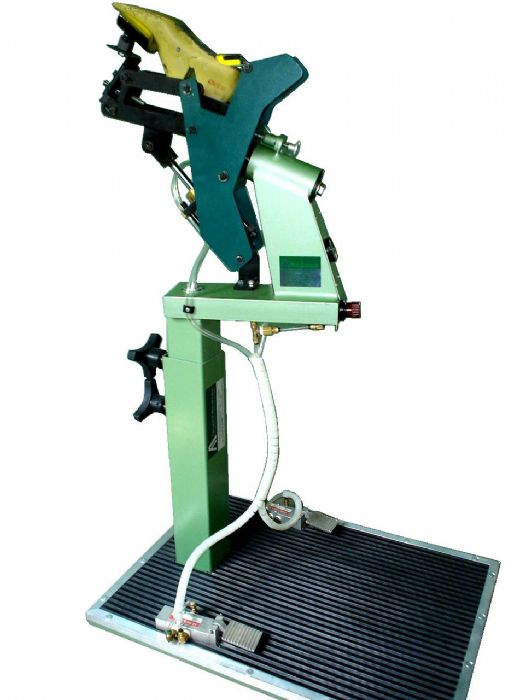 Máquina para montar sandalia